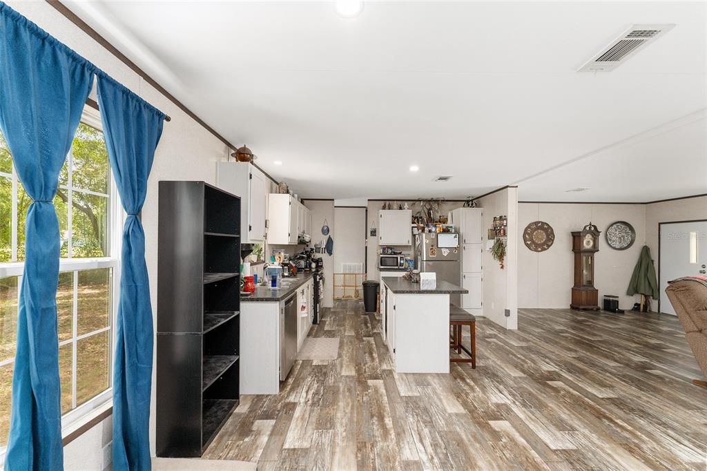 For Sale: $320,000 (3 beds, 2 baths, 1568 Square Feet)