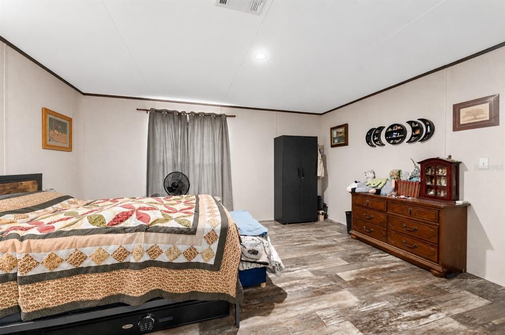 For Sale: $320,000 (3 beds, 2 baths, 1568 Square Feet)