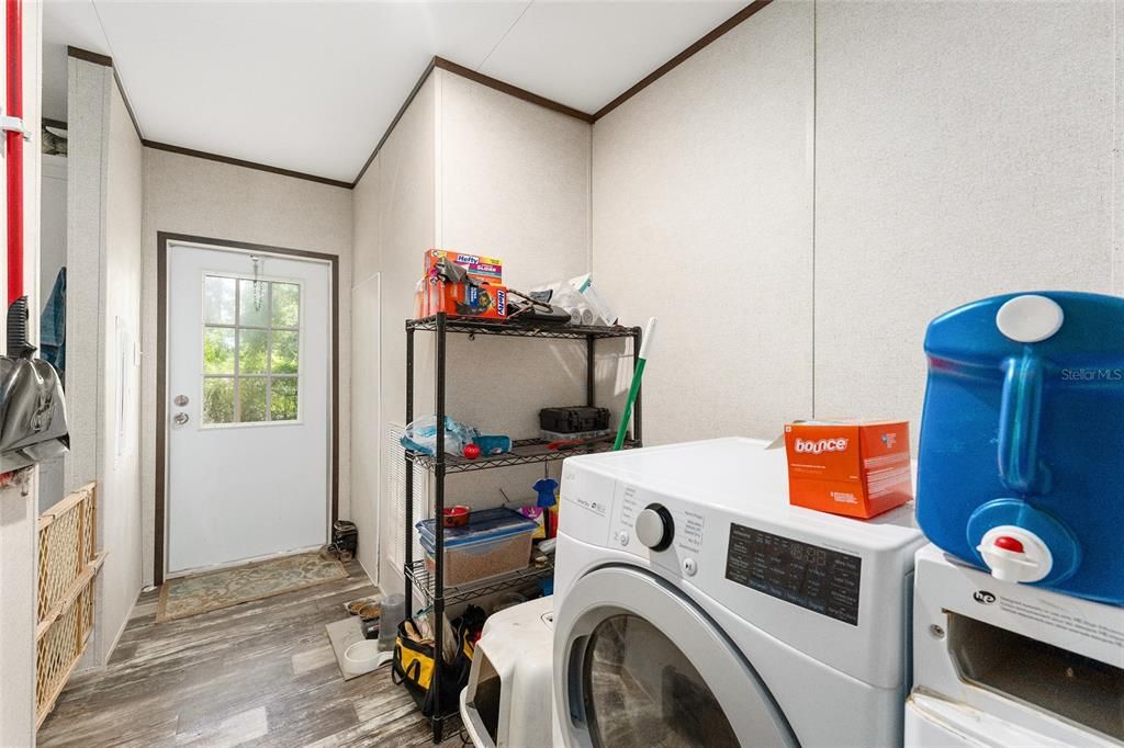 For Sale: $320,000 (3 beds, 2 baths, 1568 Square Feet)