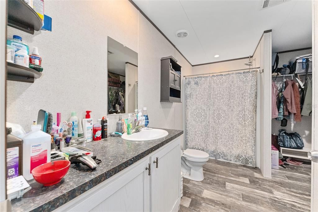 For Sale: $320,000 (3 beds, 2 baths, 1568 Square Feet)