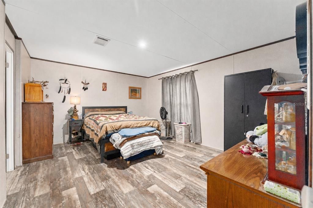 For Sale: $320,000 (3 beds, 2 baths, 1568 Square Feet)