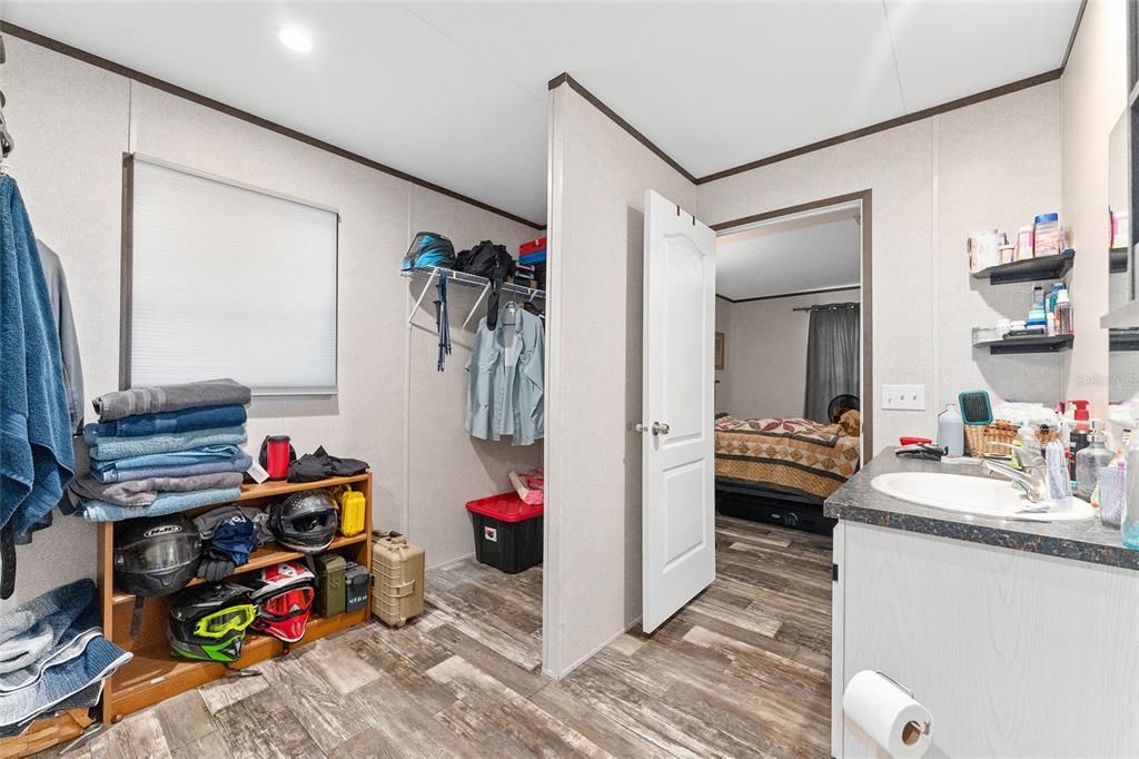 For Sale: $320,000 (3 beds, 2 baths, 1568 Square Feet)