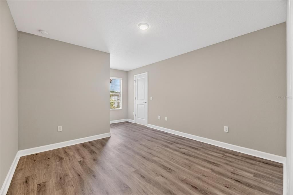 For Sale: $379,900 (4 beds, 2 baths, 2466 Square Feet)
