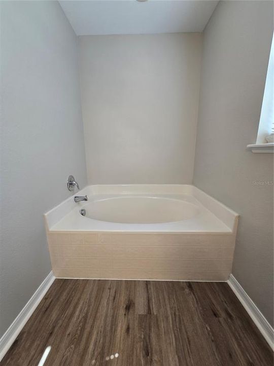 В аренду: $2,400 (4 спален, 2 ванн, 2215 Квадратных фут)