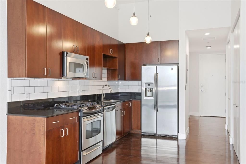 For Rent: $1,750 (0 beds, 1 baths, 525 Square Feet)