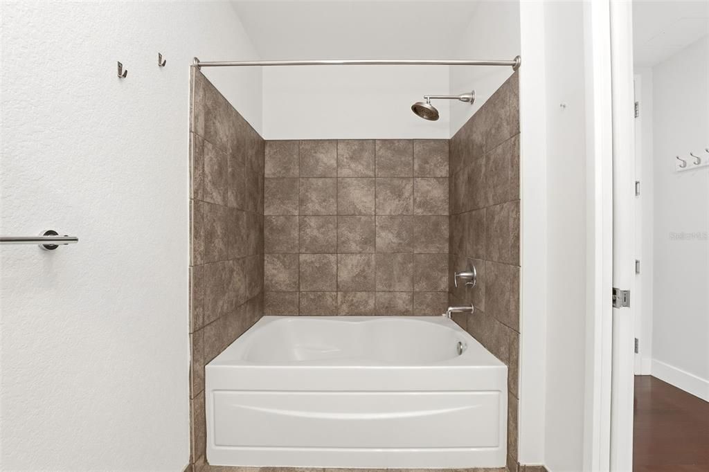 For Rent: $1,750 (0 beds, 1 baths, 525 Square Feet)