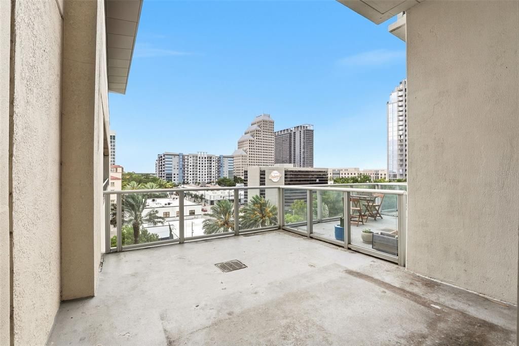 For Rent: $1,750 (0 beds, 1 baths, 525 Square Feet)