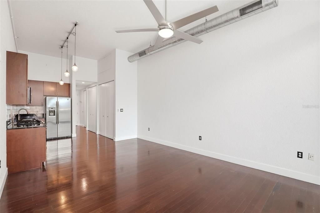 For Rent: $1,750 (0 beds, 1 baths, 525 Square Feet)