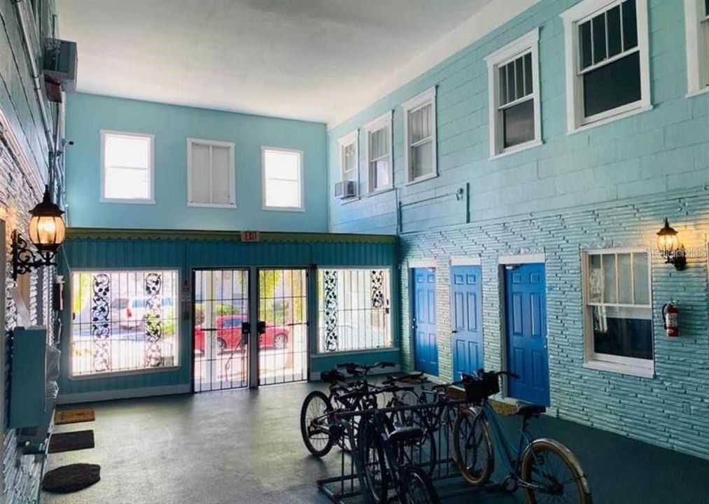 For Rent: $1,295 (1 beds, 1 baths, 550 Square Feet)