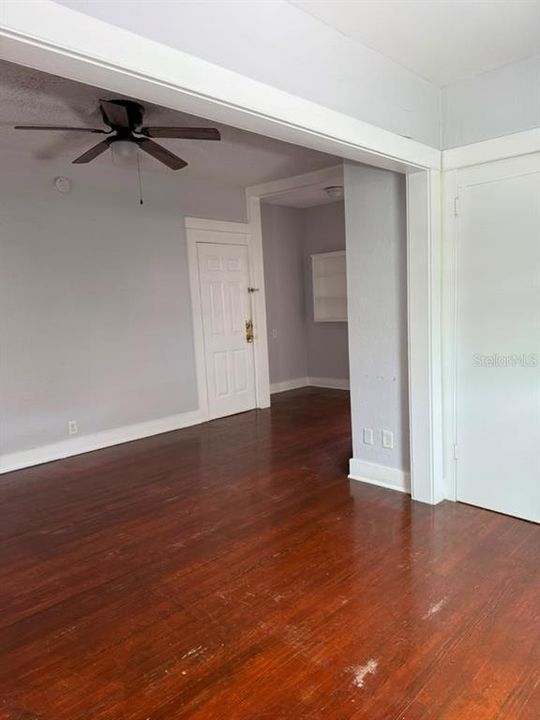 For Rent: $1,295 (1 beds, 1 baths, 550 Square Feet)