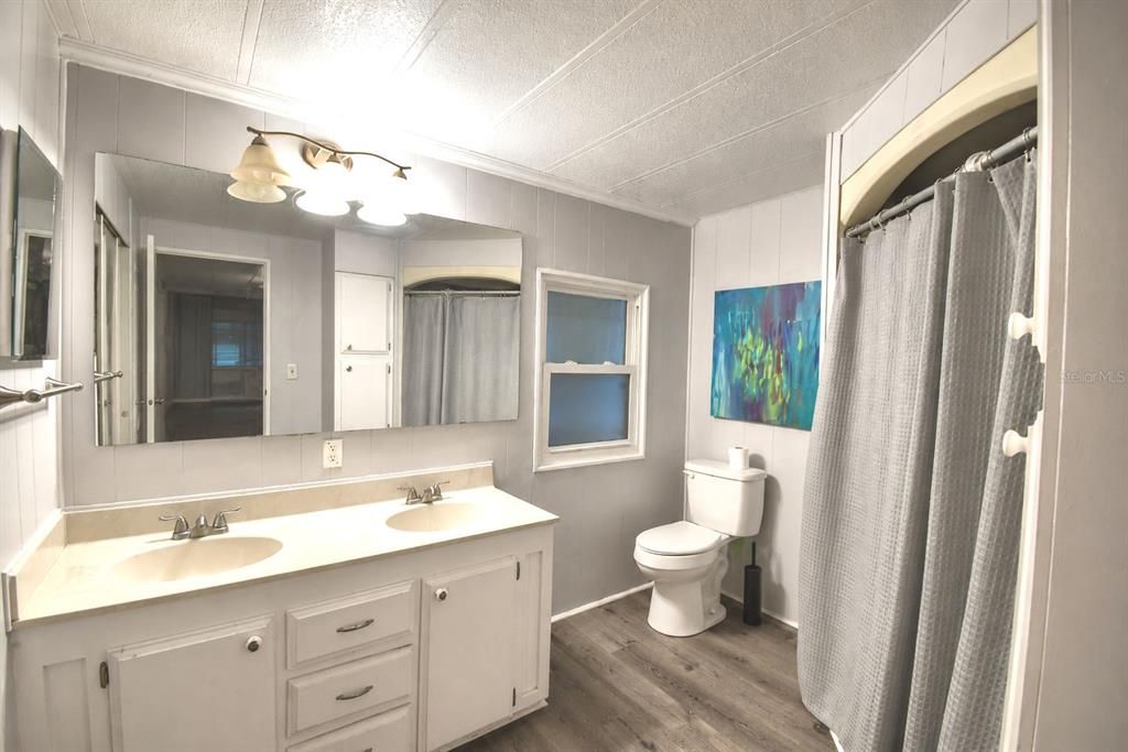 For Sale: $129,000 (2 beds, 2 baths, 1344 Square Feet)