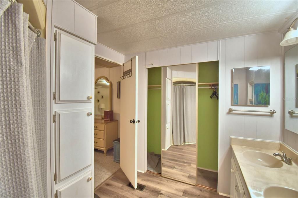 For Sale: $129,000 (2 beds, 2 baths, 1344 Square Feet)
