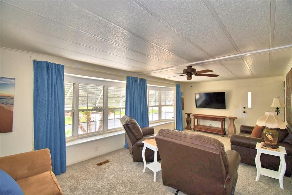 For Sale: $129,000 (2 beds, 2 baths, 1344 Square Feet)