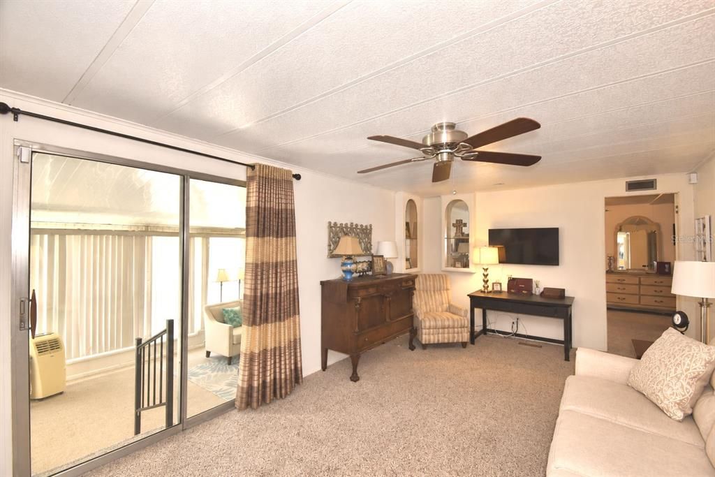 For Sale: $129,000 (2 beds, 2 baths, 1344 Square Feet)