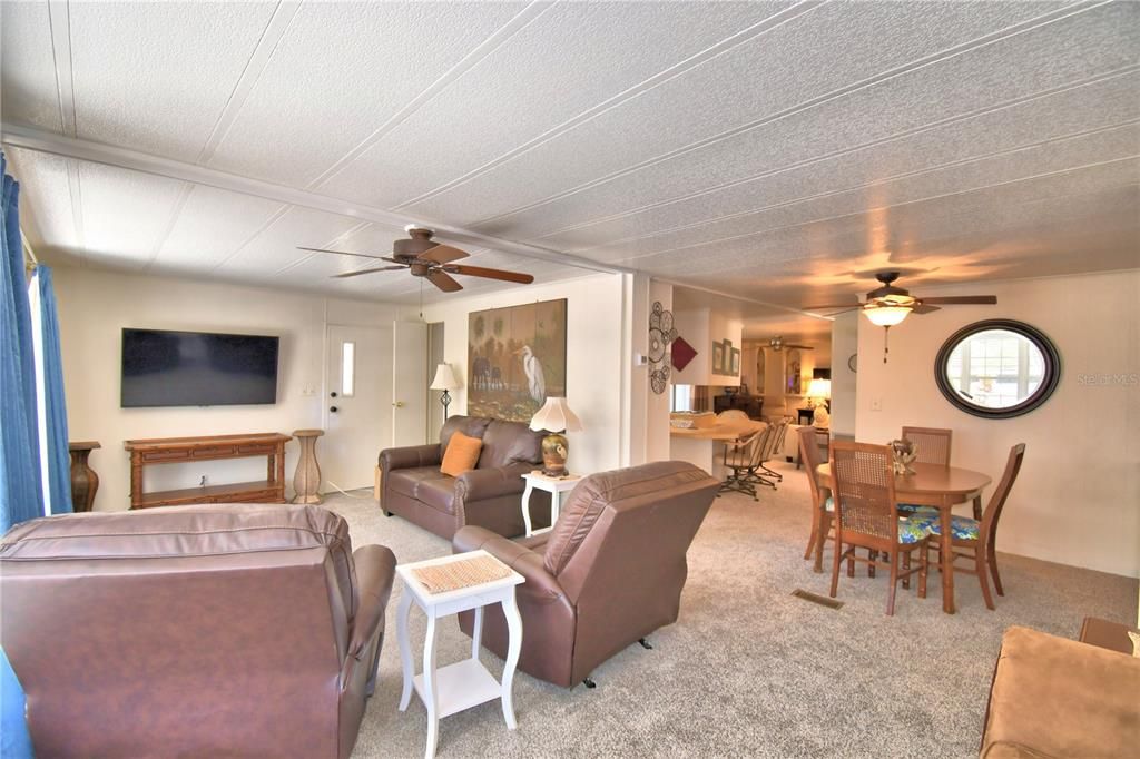 For Sale: $129,000 (2 beds, 2 baths, 1344 Square Feet)