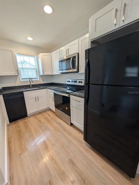 For Rent: $1,950 (1 beds, 1 baths, 550 Square Feet)