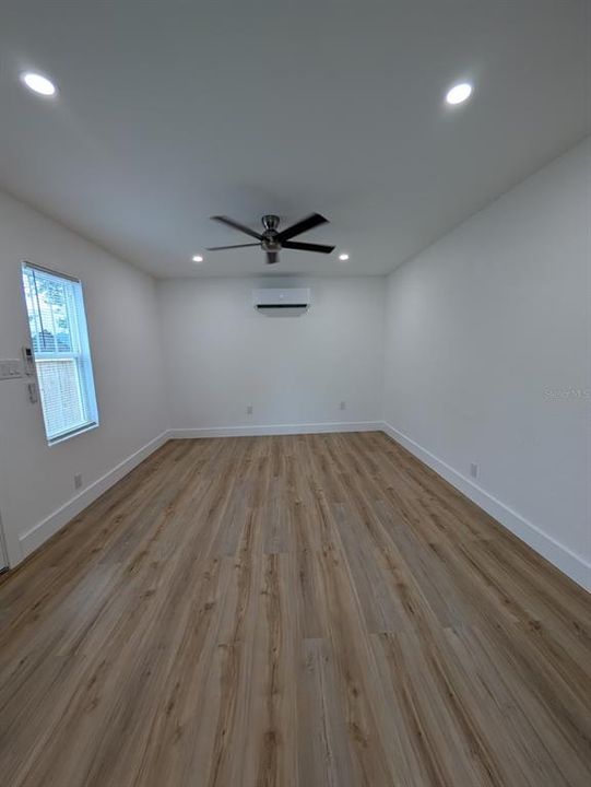 For Rent: $1,950 (1 beds, 1 baths, 550 Square Feet)