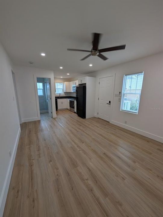 For Rent: $1,950 (1 beds, 1 baths, 550 Square Feet)