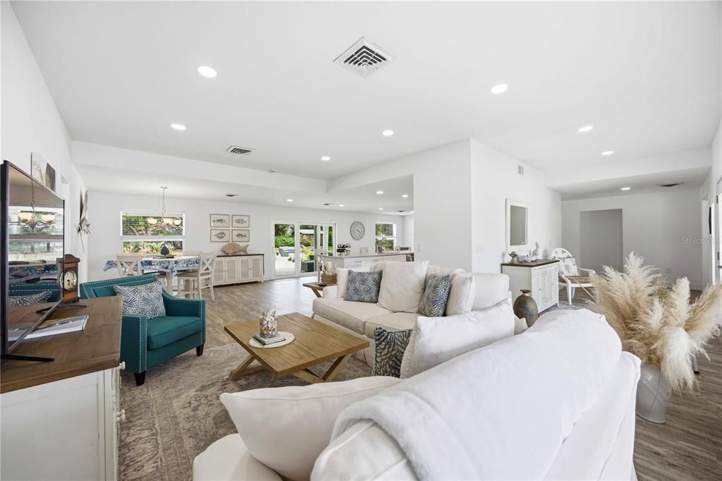 For Sale: $799,500 (3 beds, 2 baths, 2464 Square Feet)