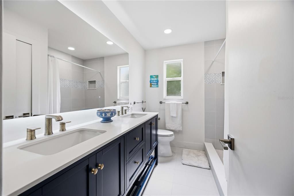For Sale: $799,500 (3 beds, 2 baths, 2464 Square Feet)
