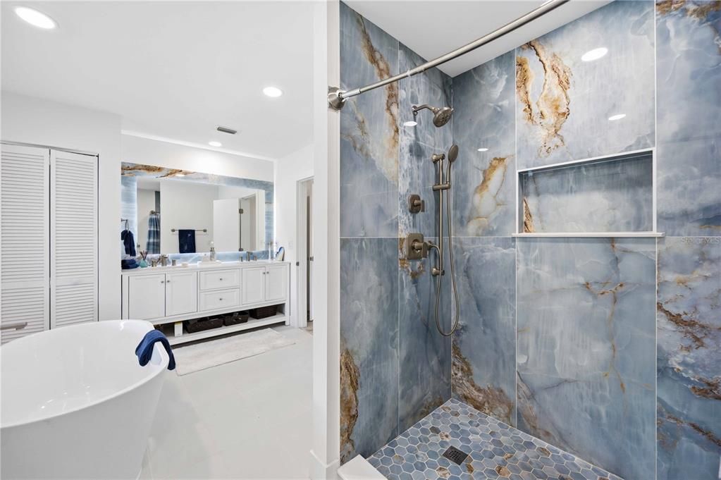 For Sale: $799,500 (3 beds, 2 baths, 2464 Square Feet)