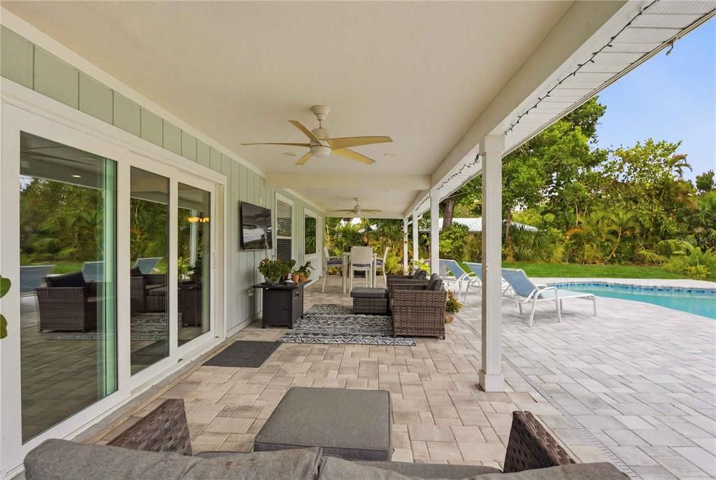 For Sale: $799,500 (3 beds, 2 baths, 2464 Square Feet)