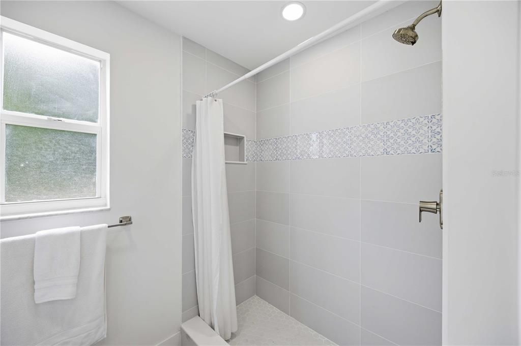 For Sale: $799,500 (3 beds, 2 baths, 2464 Square Feet)