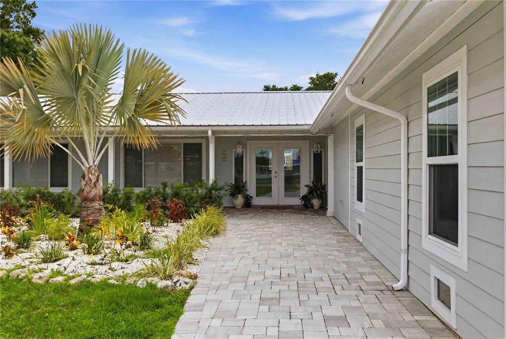 For Sale: $799,500 (3 beds, 2 baths, 2464 Square Feet)