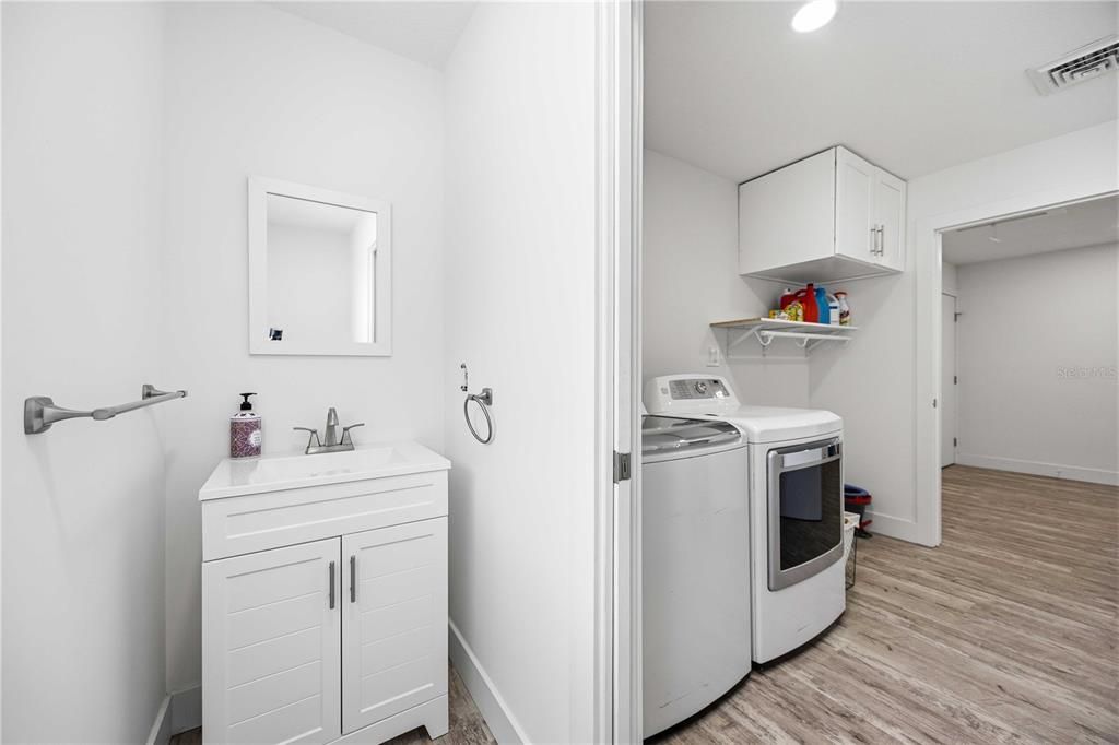 For Sale: $799,500 (3 beds, 2 baths, 2464 Square Feet)
