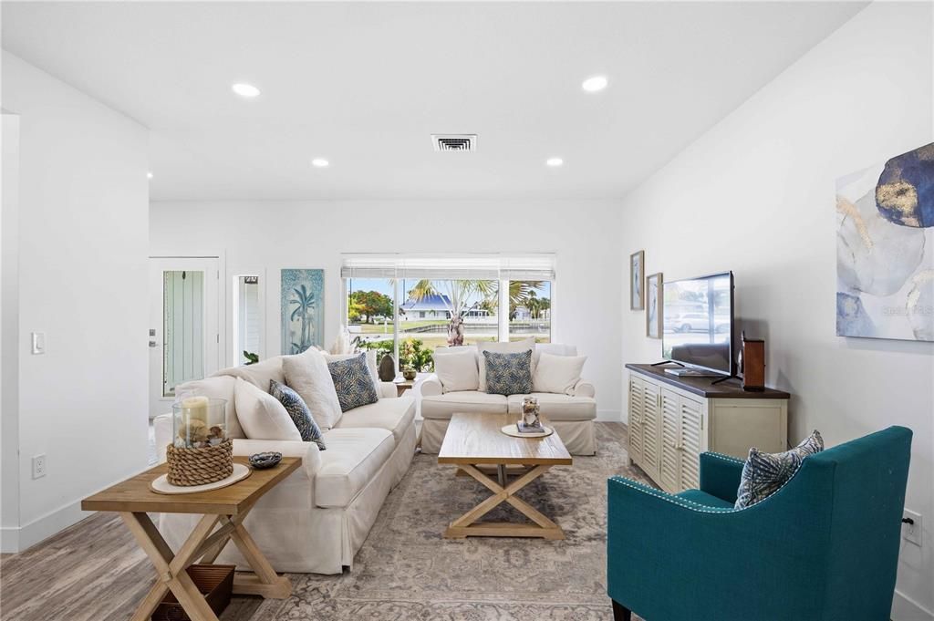 For Sale: $799,500 (3 beds, 2 baths, 2464 Square Feet)