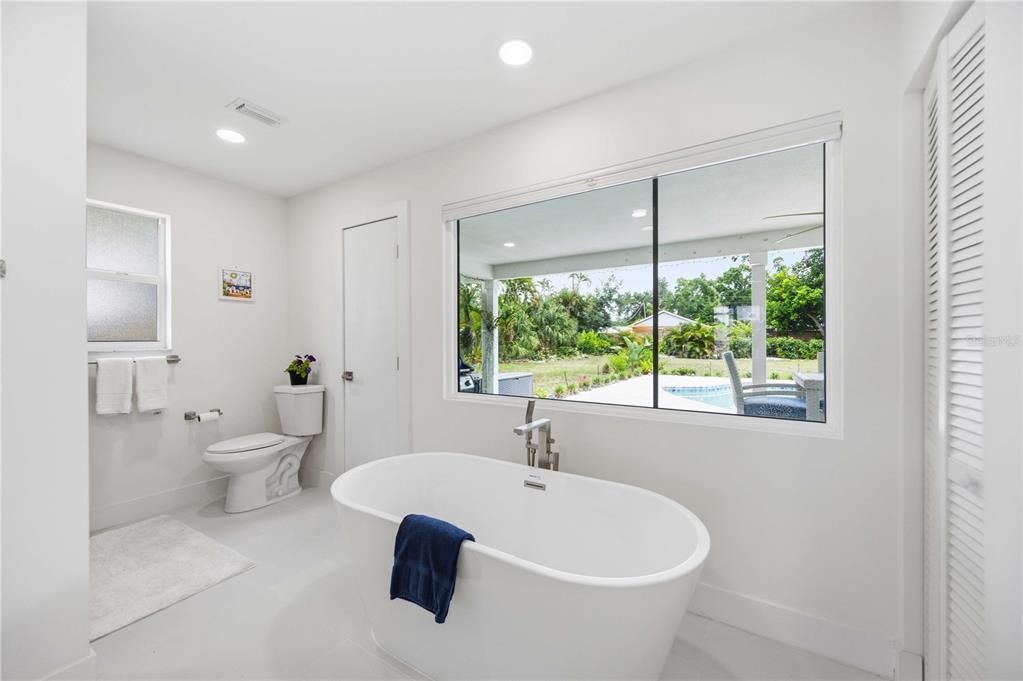 For Sale: $799,500 (3 beds, 2 baths, 2464 Square Feet)