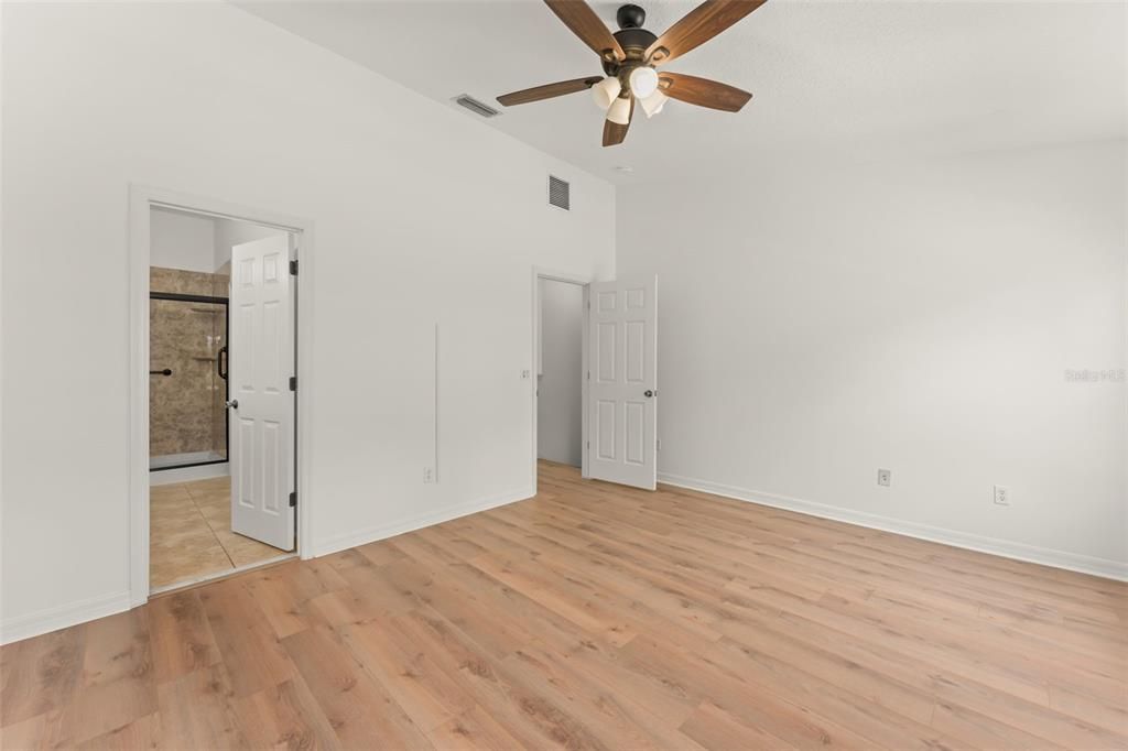 For Sale: $350,000 (2 beds, 2 baths, 1375 Square Feet)