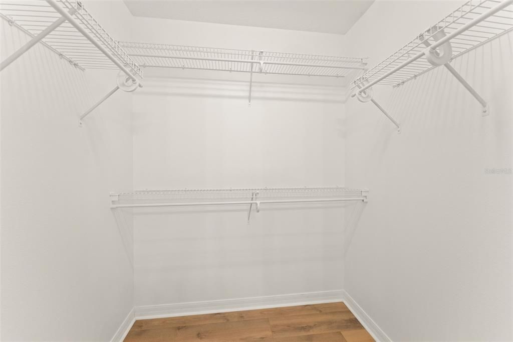 For Sale: $350,000 (2 beds, 2 baths, 1375 Square Feet)