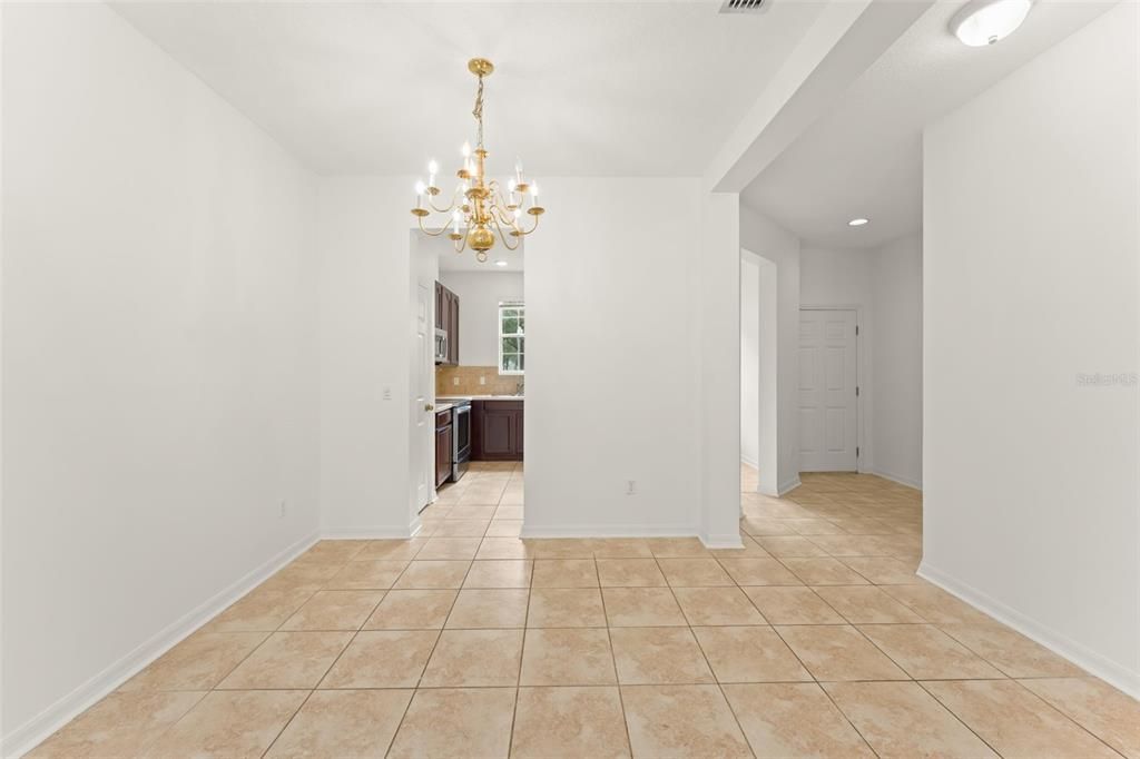 For Sale: $350,000 (2 beds, 2 baths, 1375 Square Feet)