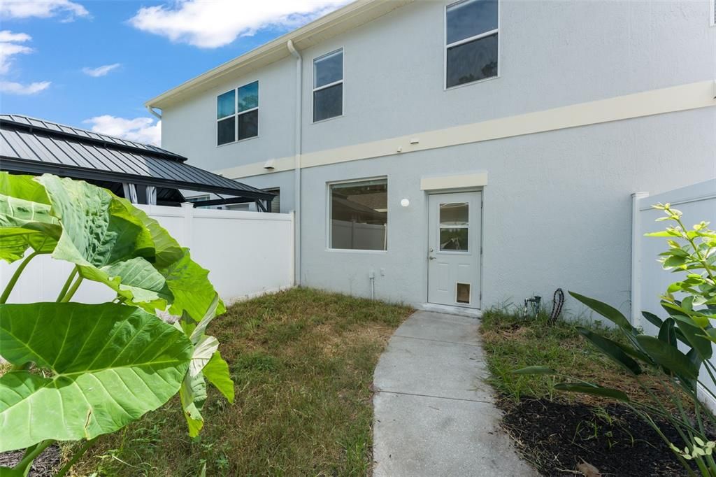 For Sale: $350,000 (2 beds, 2 baths, 1375 Square Feet)