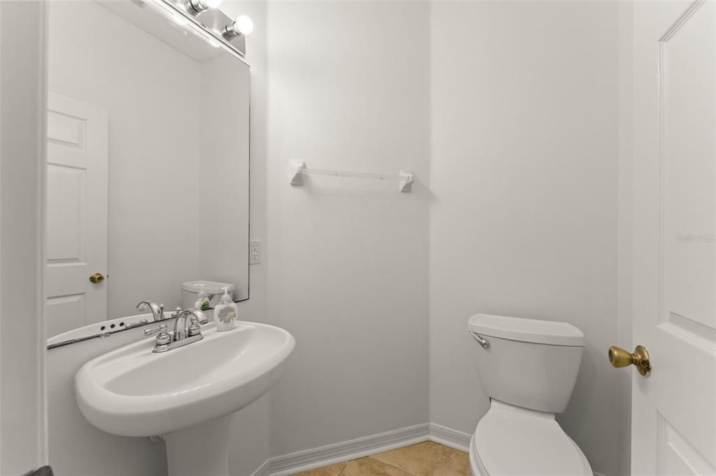 For Sale: $350,000 (2 beds, 2 baths, 1375 Square Feet)