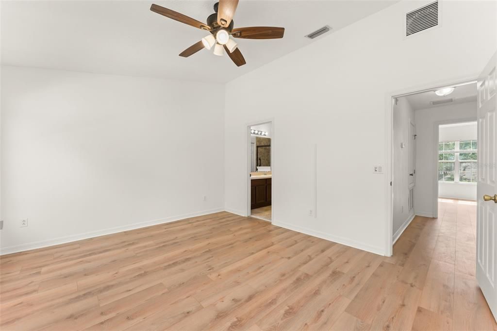 For Sale: $350,000 (2 beds, 2 baths, 1375 Square Feet)