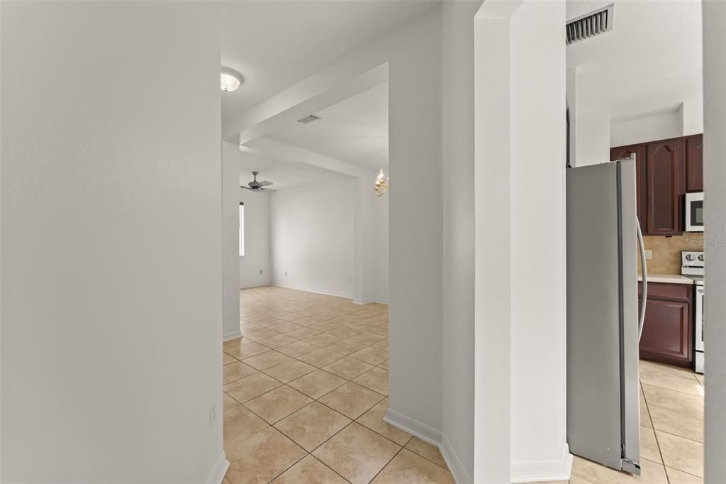 For Sale: $350,000 (2 beds, 2 baths, 1375 Square Feet)
