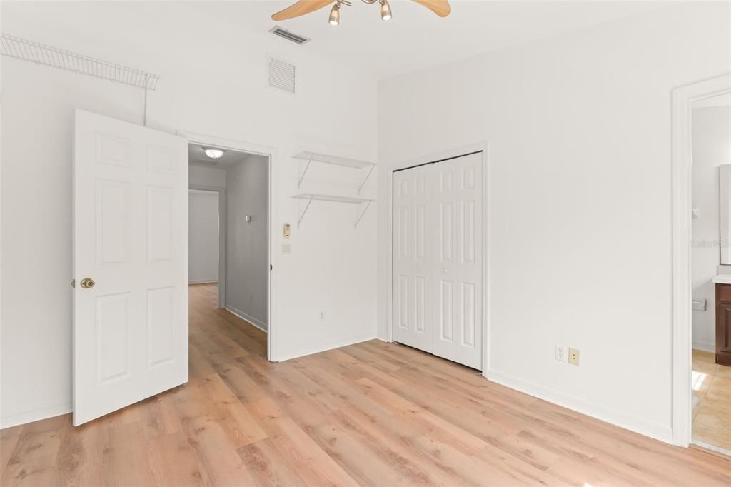 For Sale: $350,000 (2 beds, 2 baths, 1375 Square Feet)