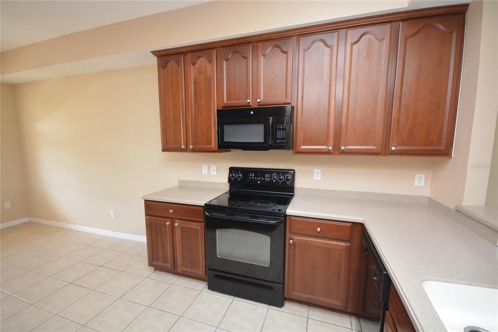 В аренду: $1,995 (2 спален, 2 ванн, 1326 Квадратных фут)