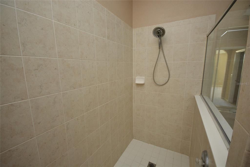 В аренду: $1,995 (2 спален, 2 ванн, 1326 Квадратных фут)