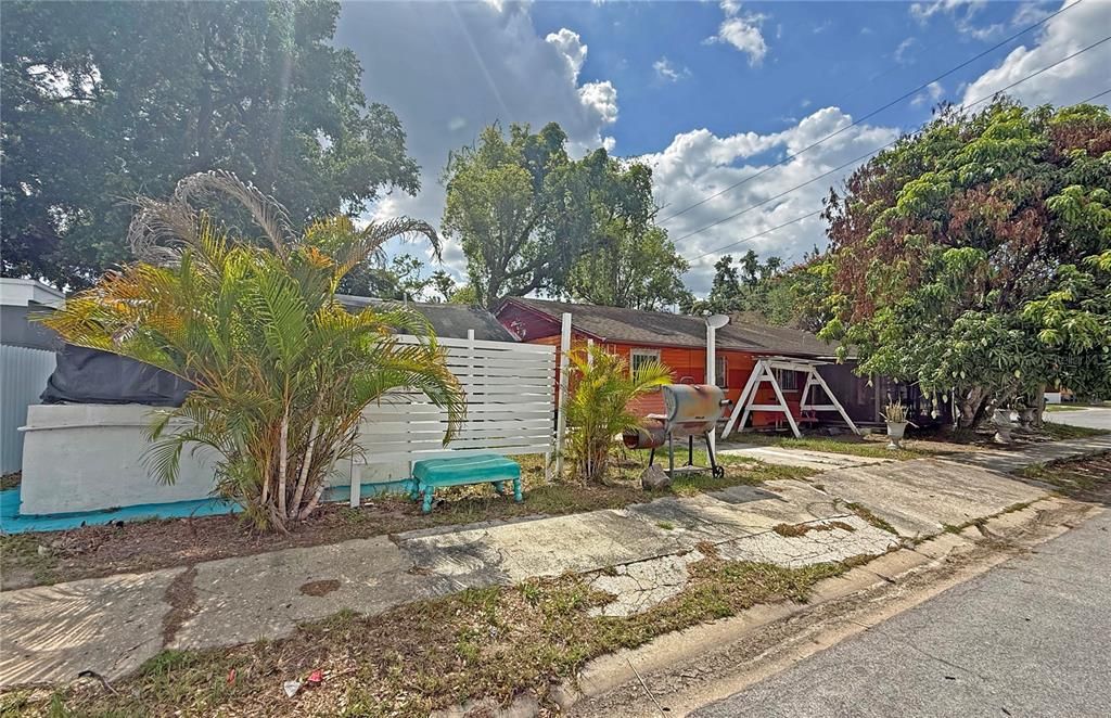 For Sale: $250,000 (2 beds, 1 baths, 1072 Square Feet)