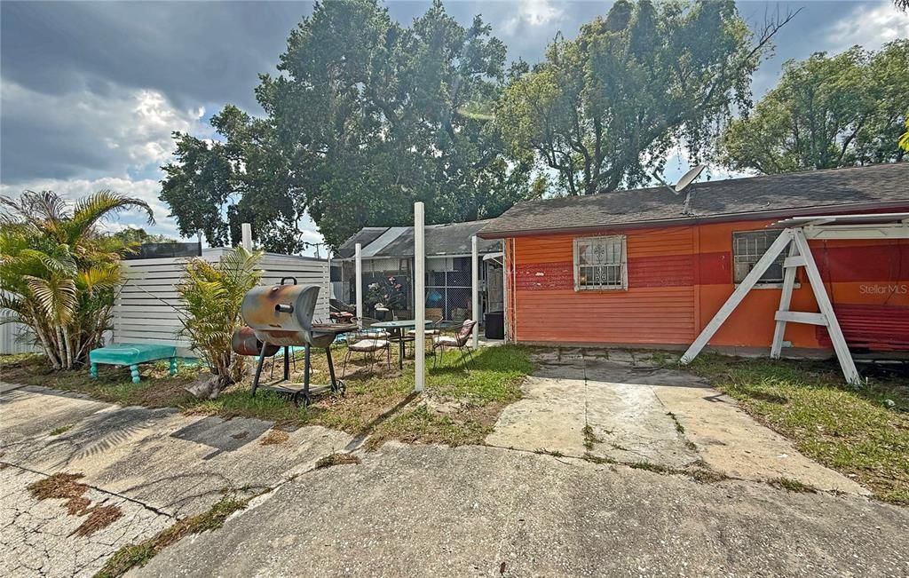 For Sale: $250,000 (2 beds, 1 baths, 1072 Square Feet)