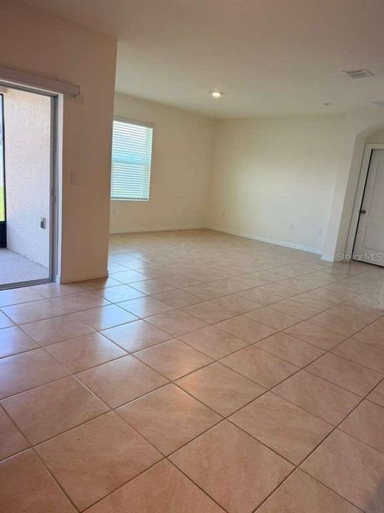 For Sale: $400,000 (4 beds, 2 baths, 1846 Square Feet)