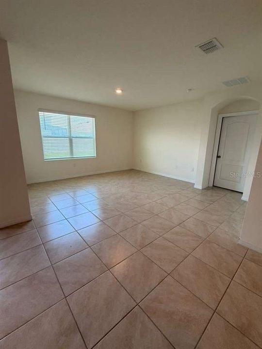 For Sale: $400,000 (4 beds, 2 baths, 1846 Square Feet)