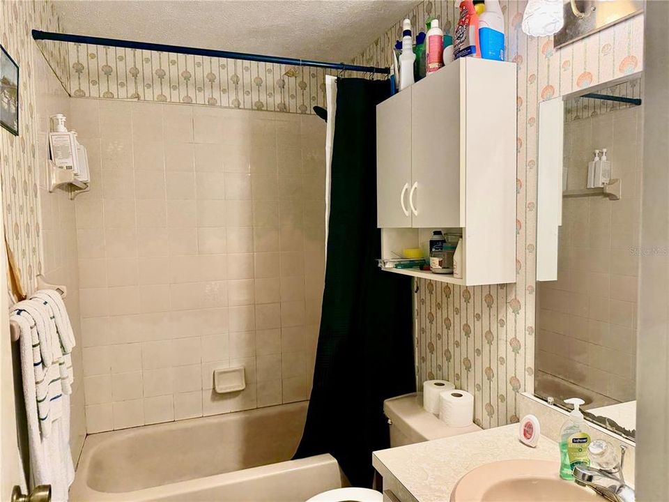 For Sale: $250,000 (3 beds, 2 baths, 1406 Square Feet)