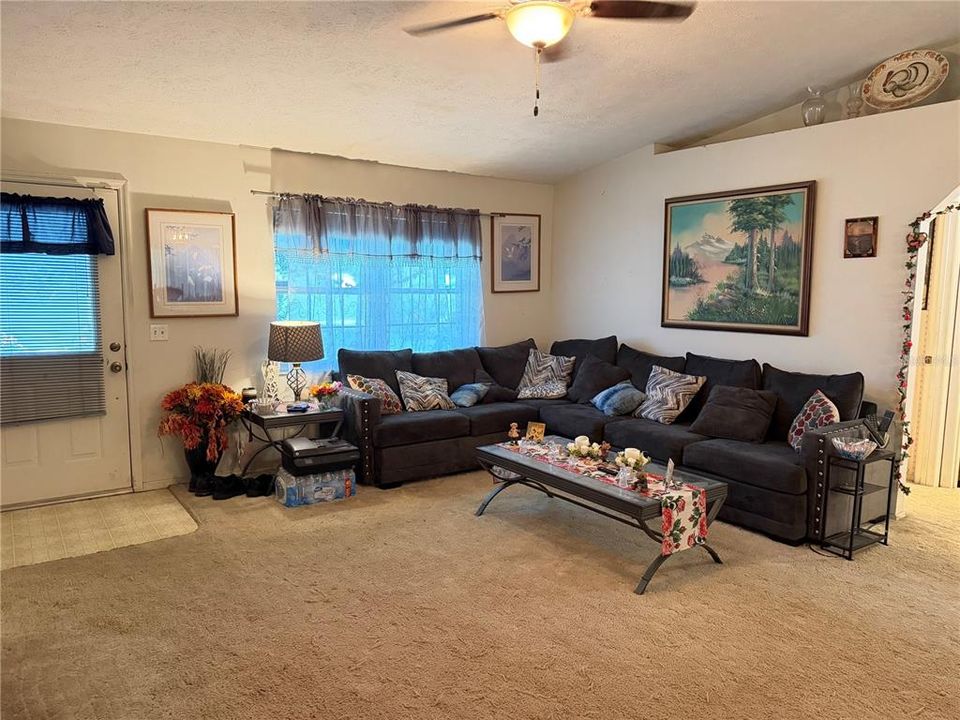 For Sale: $250,000 (3 beds, 2 baths, 1406 Square Feet)