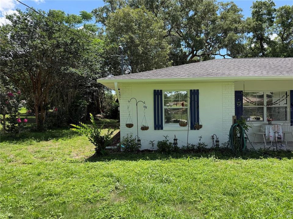 For Sale: $250,000 (3 beds, 2 baths, 1406 Square Feet)