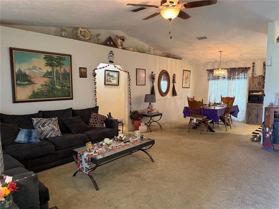 For Sale: $250,000 (3 beds, 2 baths, 1406 Square Feet)