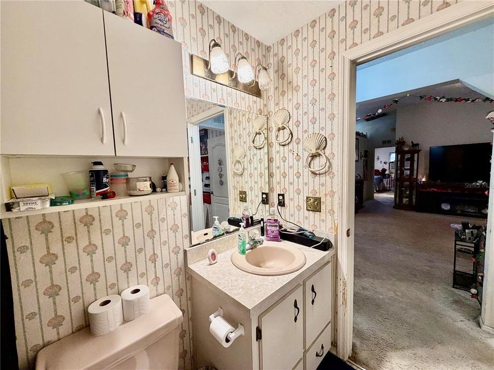 For Sale: $250,000 (3 beds, 2 baths, 1406 Square Feet)